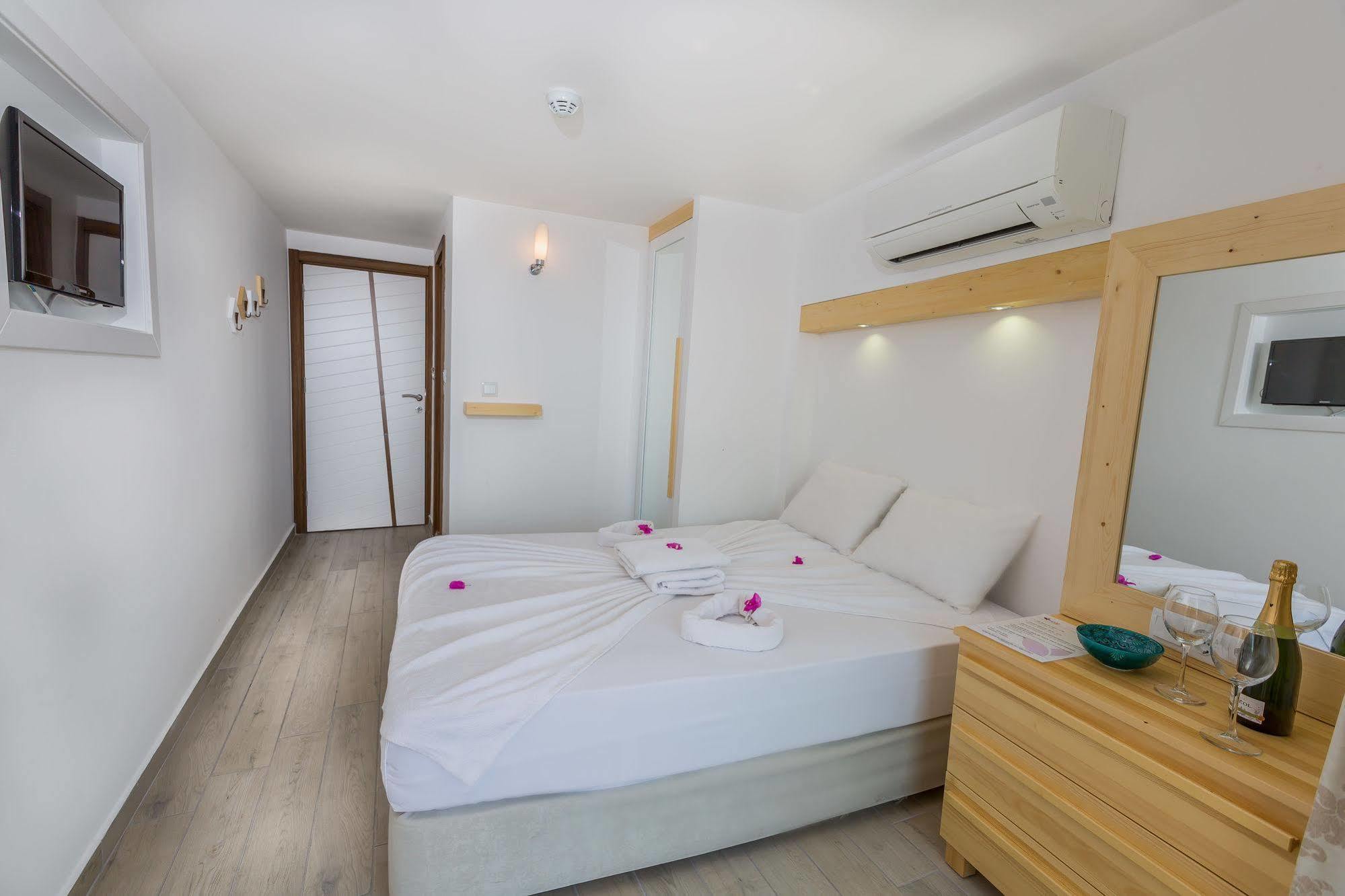 Defne Hotel Kaş Exterior foto